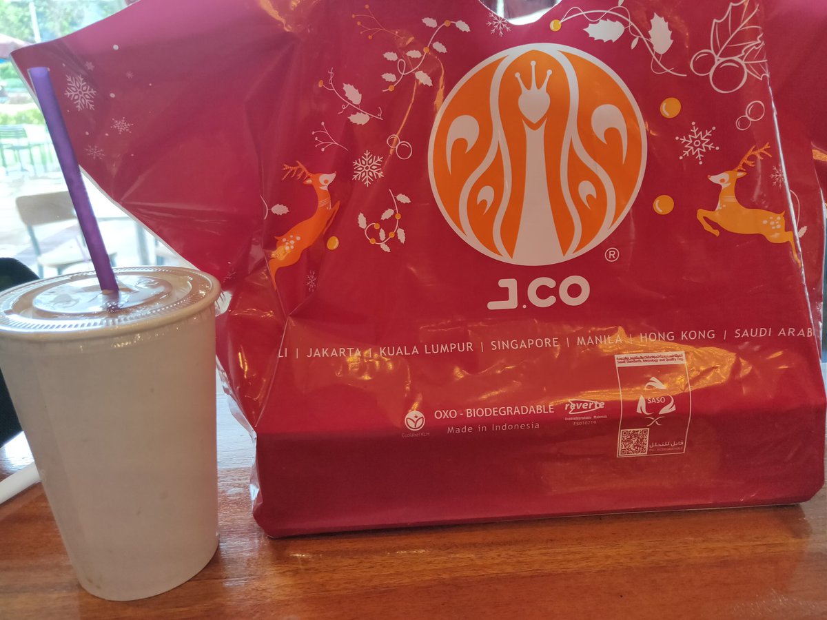 On fire today cause I haven't been outside since the typhoon strikes

The JCO is gifted by my friend so I am thankful hehehe

#GhiBalls https://t.co/lSc7sFrVBQ