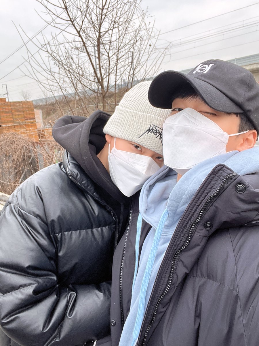 온앤오프의 사랑스러운 오렌지 보이 이션!🧡 지금은 잠시 헤어지지만, 그리움을 행복한 추억으로 채워나가다 보면 어느새 다시 만날 날이 성큼 다가올 거예요! 더 멋진 창윤이와 다시 만나요🥰

#우린_서로의_용기잖아
#온앤오프 #ONF #이션 #E_TION