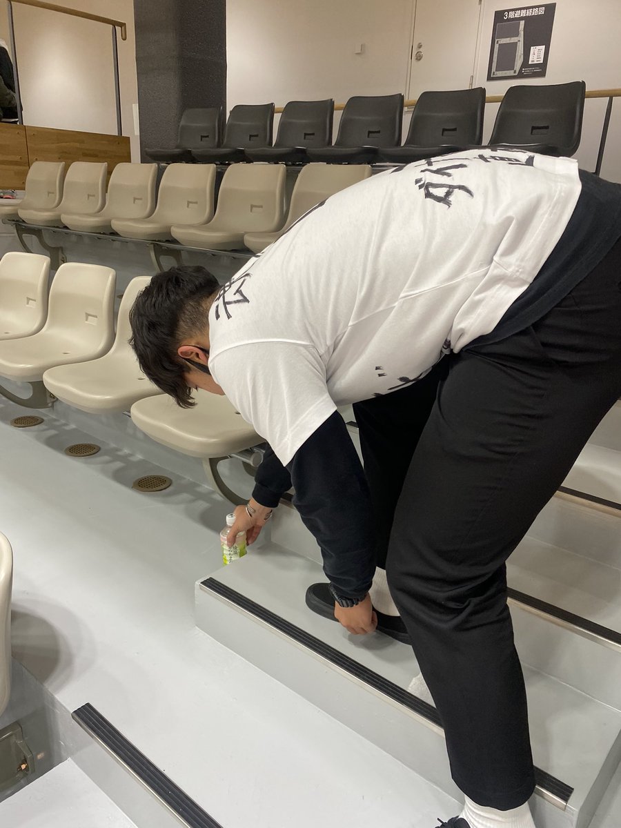 yukoike0426's tweet photo. シュライカー大阪vs名古屋オーシャンズの試合アツかったなぁー🔥

シュライカーファンの方が最後までゴミ拾いしてて感動した😂🙌

#oceans_nagoya 
#名古屋オーシャンズ
#シュライカー大阪
#ABEMA https://t.co/sBo6CsxLuy