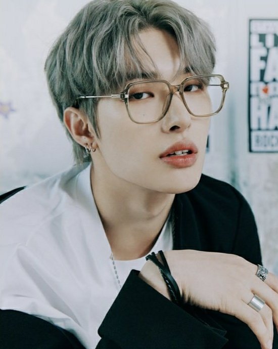 heartcoIored's tweet image. face card never declines