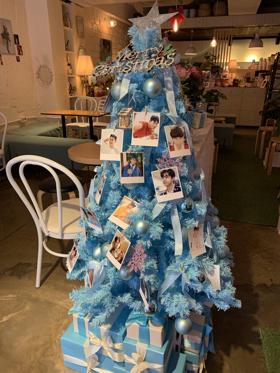 어제 갔었던 광화문에 있는 택연이 생일 카페.
아득한 공간 여기저기 택연이로 가득해서 행복했던 시간이였습니다. 
#Happy_OK_Day
#택연과_함께라면_다좋은_12월