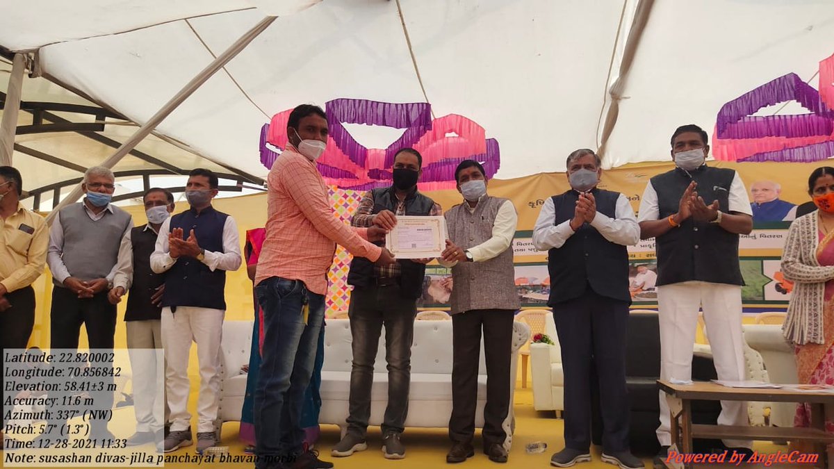 AJGADHAVI5's tweet photo. "સુશાસન દિવસ અઠવાડિયા" ની ઉજવણી કાર્યક્રમ  મોરબી જિલ્લા પંચાયત ના માન.પ્રમુખ સાહેબ શ્રી તથા અન્ય મહાનુંભવો દ્વારા વિવધ ખેડૂત લક્ષી યોજના ના સહાય વિતરણ. @ddomorbi1 @CollectorMorbi @Dr_zinzu @DaoMorbi https://t.co/c8vAxtjR7R