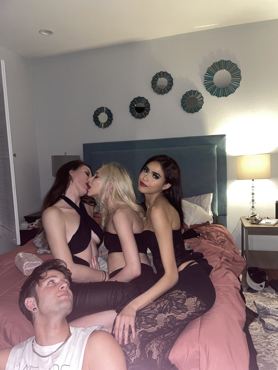 FecoKennedy's tweet photo. Just some random pics https://t.co/Cs1PDz2B79
