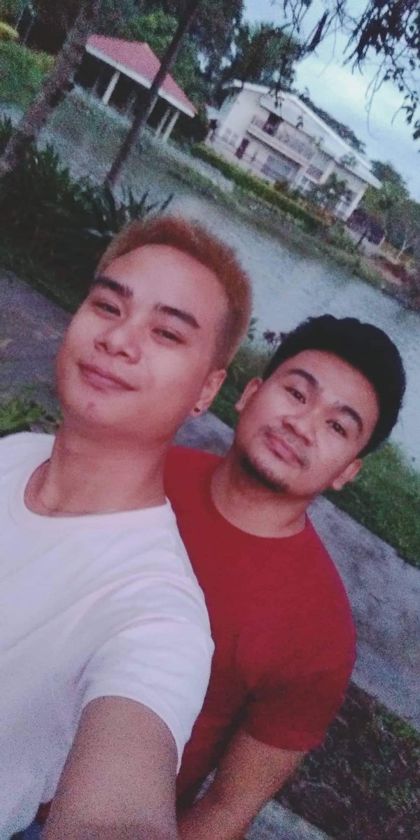 MaxLim09's tweet photo. Advance Happy new year from the two of Us. 😘🥳🥰😍😍 https://t.co/OOgJGbIjpz