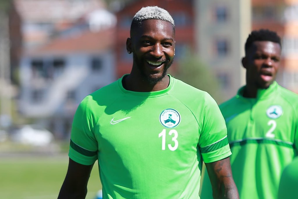 aliemresari's tweet photo. ✨GİRESUNSPOR'da bekleneni veremeyen Sankhare ile devre arasında yollar ayrılıyor.
Bugün oynanacak olan Antalyaspor - GİRESUNSPOR maçı kadrosuna da alınmayan Sankhare ile karşılıklı olarak sözleşme fesihi gerçekleşecek.
#Giresunspor #Sankhare https://t.co/AtBFzuNmpp