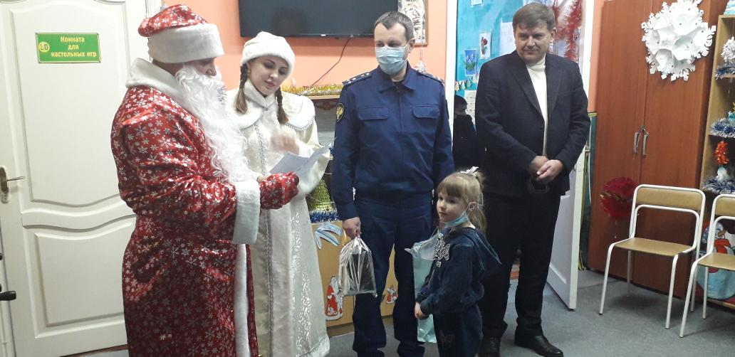 srcng20's tweet image. #mspno  Новогоднее чудо: "Елка желаний" исполняет мечты детей. 
Выражаем огромную благодарность Администрации Краснооктябрьского района, МБУК " ИКЦ Краснооктябрьского райна". 
Своим вниманием и заботой о детях Вам удалось создать атмосферу сказочного праздника.