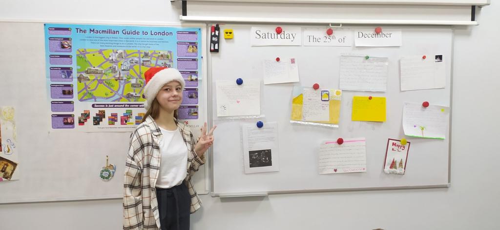 В гимназии традиционно прошел День английского языка. В этот день все дети говорят по-английски, рассказывают о традициях праздника, читают стихи, поют песни, участвуют в викторинах, разыгрывают сценки и, конечно, дарят друг другу подарки и предпраздничное настроение!