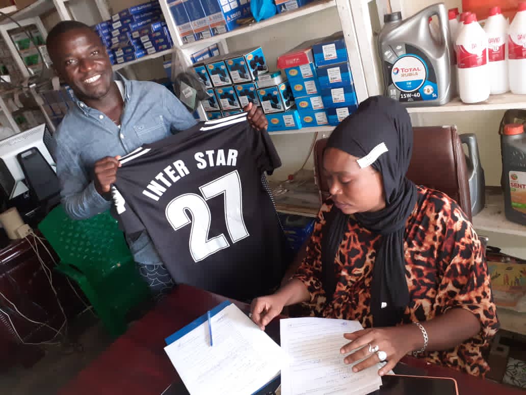 AInterstar's tweet photo. Timu imeweza kusajili wachezaji wafatao kwalengo la EL Classico
1.Ndikumana songa 
2.Kabuzi omar
3.kwizera Abi
4.Mwamedi Ally
5.Adrien Lopole
6.Rubugebuge confident

Tukutane Tarehe 2 Januari 2022

Sisi ni kizazi kipya https://t.co/RXGJ1YomuQ