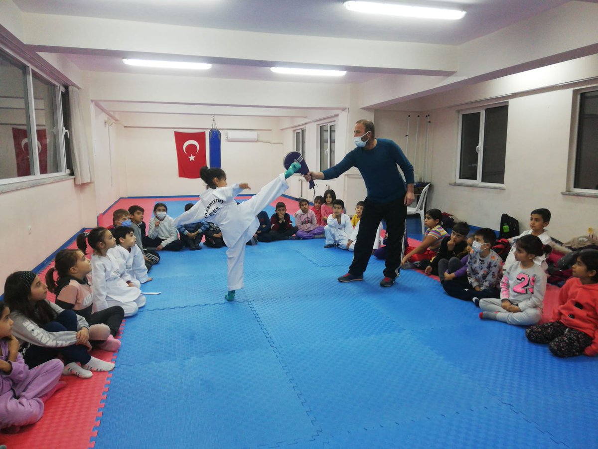 muthem_33's tweet photo. Mut İlçe Spor Müdürlüğü  işbirliği ile açtığımız Tekvando Kursumuz yoğun katılımla devam ediyor. 🏅 
@Mersinhayatboyu @AdemKoca46
  @batuhan__bingol @MikailEREN33
 @harungergin @mut_mem @muthem_33
 @hbogovtr @Omer_okur33 @mebhbogm https://t.co/w7fBLlA3iP
