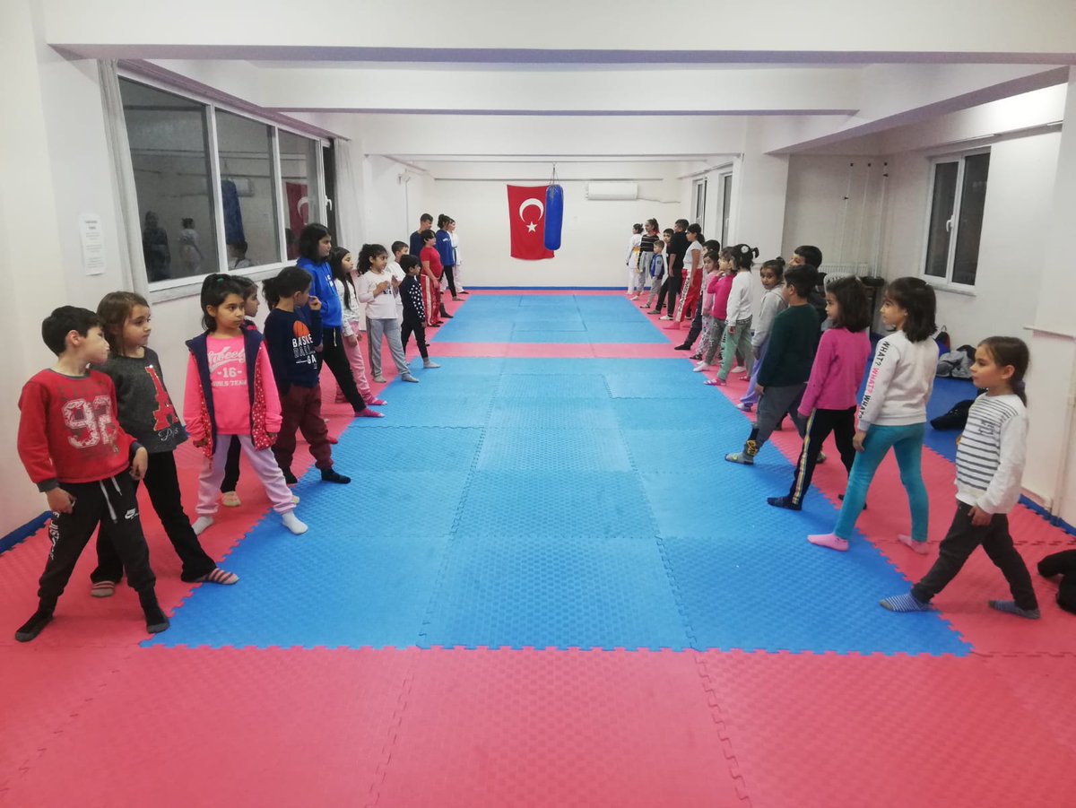 muthem_33's tweet photo. Mut İlçe Spor Müdürlüğü  işbirliği ile açtığımız Tekvando Kursumuz yoğun katılımla devam ediyor. 🏅 
@Mersinhayatboyu @AdemKoca46
  @batuhan__bingol @MikailEREN33
 @harungergin @mut_mem @muthem_33
 @hbogovtr @Omer_okur33 @mebhbogm https://t.co/w7fBLlA3iP