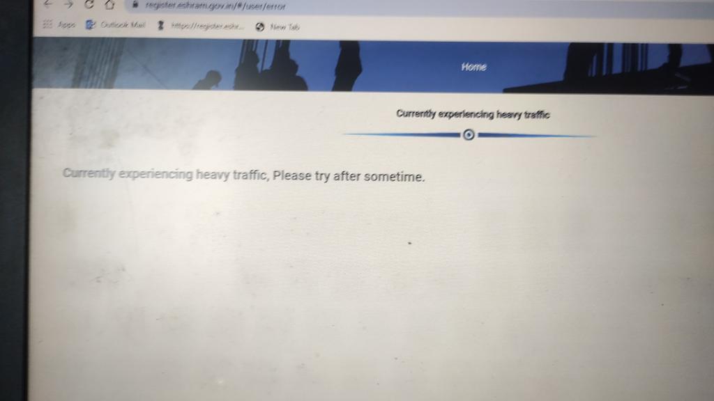 Devarajpdevu's tweet photo. @LabourMinistry , eShram registration through CSC showing error "currently experiencing heavy traffic, pls do something. @CSCegov_  @mygovindia https://t.co/6ctEDITf5n