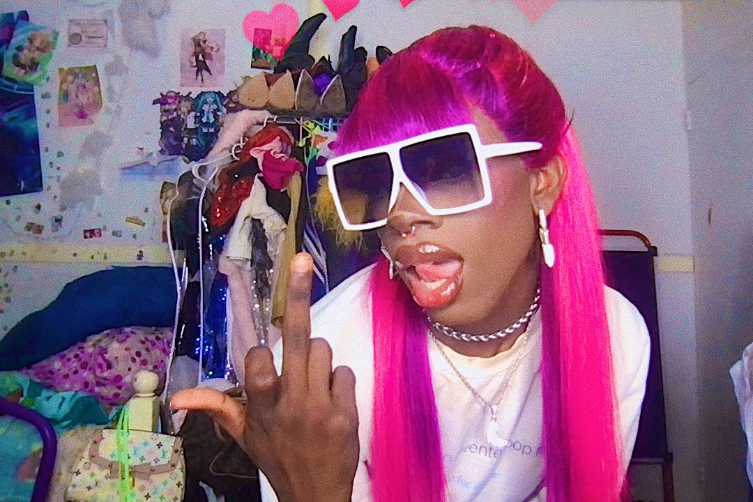 luxxnoirlondon's tweet photo. The Lambchops in my mentions calling me broke and unsuccessful like I care lol. I know Iβm broke but at least Iβm gorgeous with ambition and talentβ¦they have none of the three!
#StreamCaution https://t.co/2sxjfy65tR