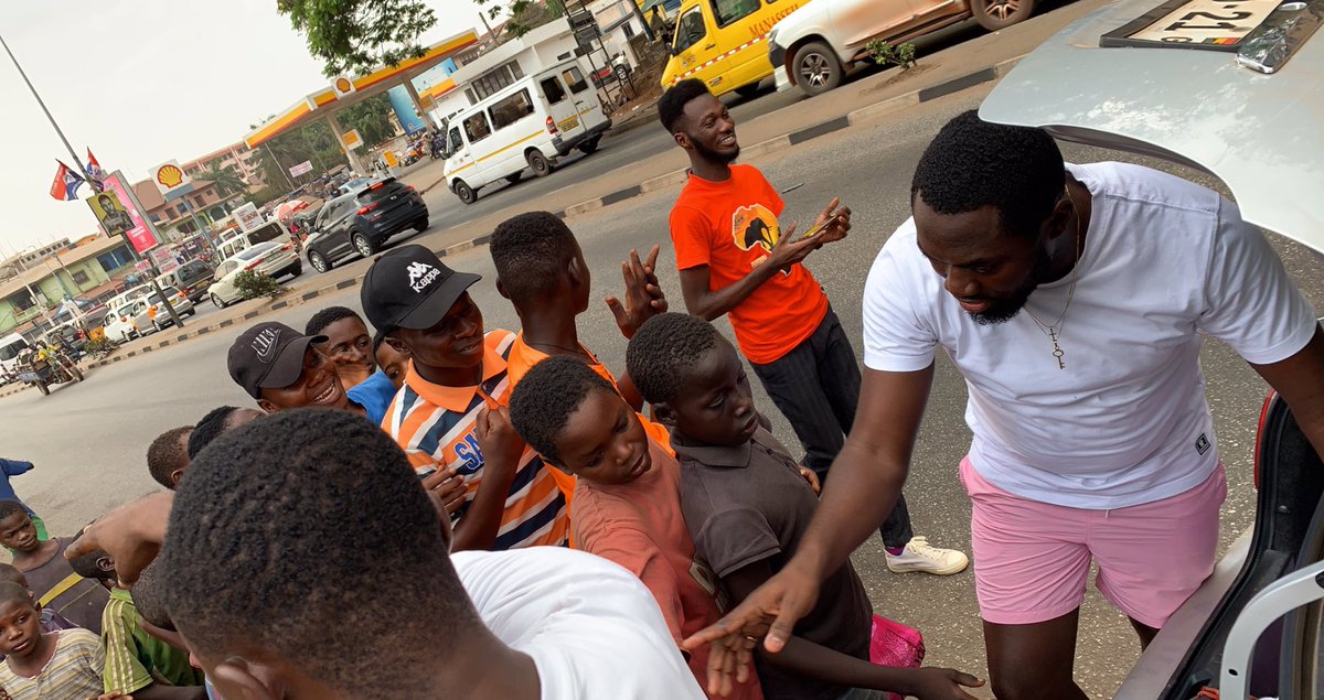 ReachOutGh's tweet photo. It was love on the streets ❤️#streetmas2 #ReachOutGh #ExtendingAHelpingHand https://t.co/rq3kYnPIwe
