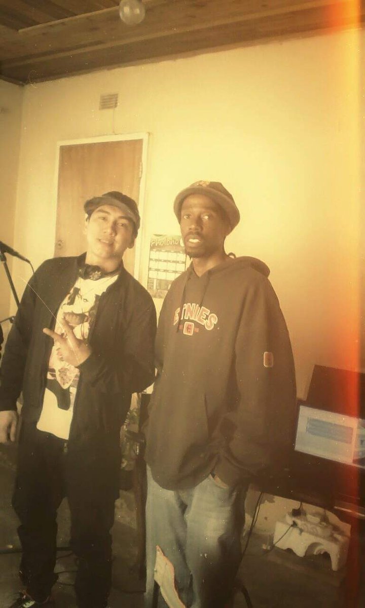 Agent11Orange's tweet photo. Kung Sineryoso Ko Lang Talaga! Tang ina Basta Ako Ang Unang Pinoy, Na Nakipag Collabo Sa Mga Kapatid Natin Afrikkans Sa Lesotho! Peace Out Yo! ✌🇵🇭🇸🇱🇿🇦
#BayBeh https://t.co/a22b3iRZj6