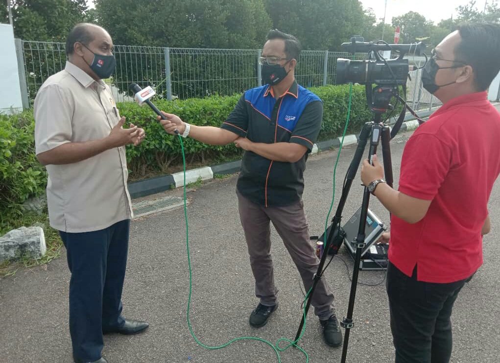 Pagi tadi saya di temu ramah oleh pihak RTM untuk berkongsi maklumat berkenaan Kesiapsiagaan Negeri Johor Menghadapi Bencana Banjir.

Negeri Johor berada dalam keadaan bersedia dari segi keperluan logistik, pusat pemindahan sementara, aset, dan juga sumber manusia.