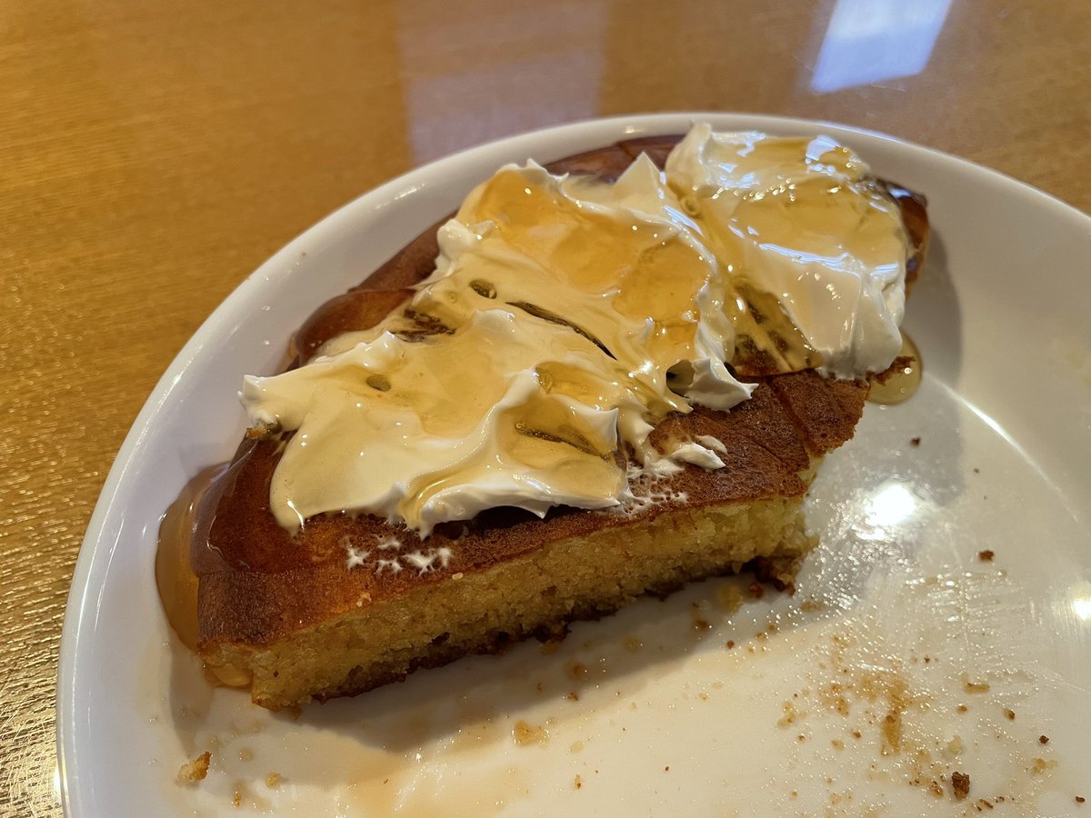 ハチミツとマスカルポーネのパンケーキ

生地にもソースにも使っているので、とても贅沢でおいしい