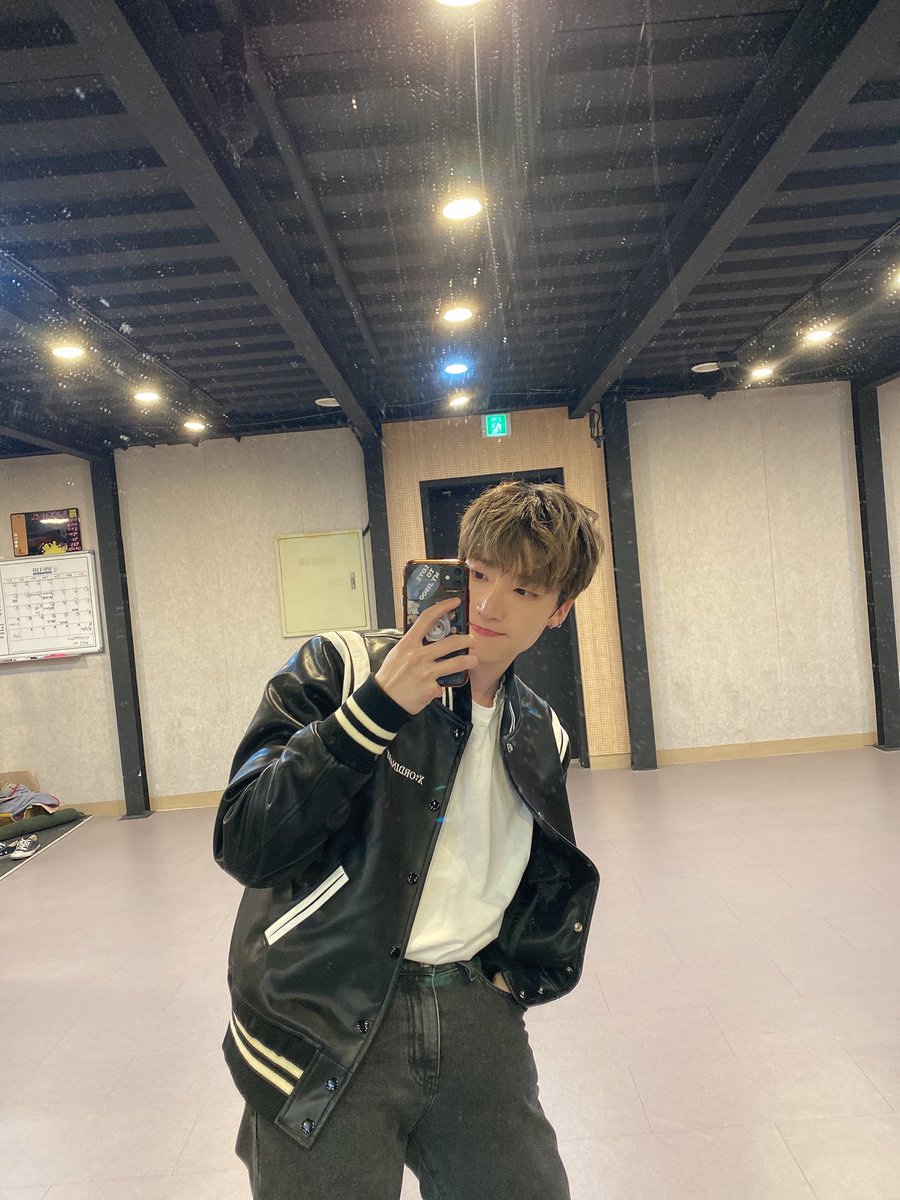 Blacklevel_twt's tweet photo. [#유인]

올해 마지막 무대까지 함께 해줘서 고마워요🥰
든든한 서포트까지 너무너무 행복했다🖤

#블랙레벨 #BLACK_LEVEL
#UIN #KSTAGE https://t.co/mvlGuV2TC7