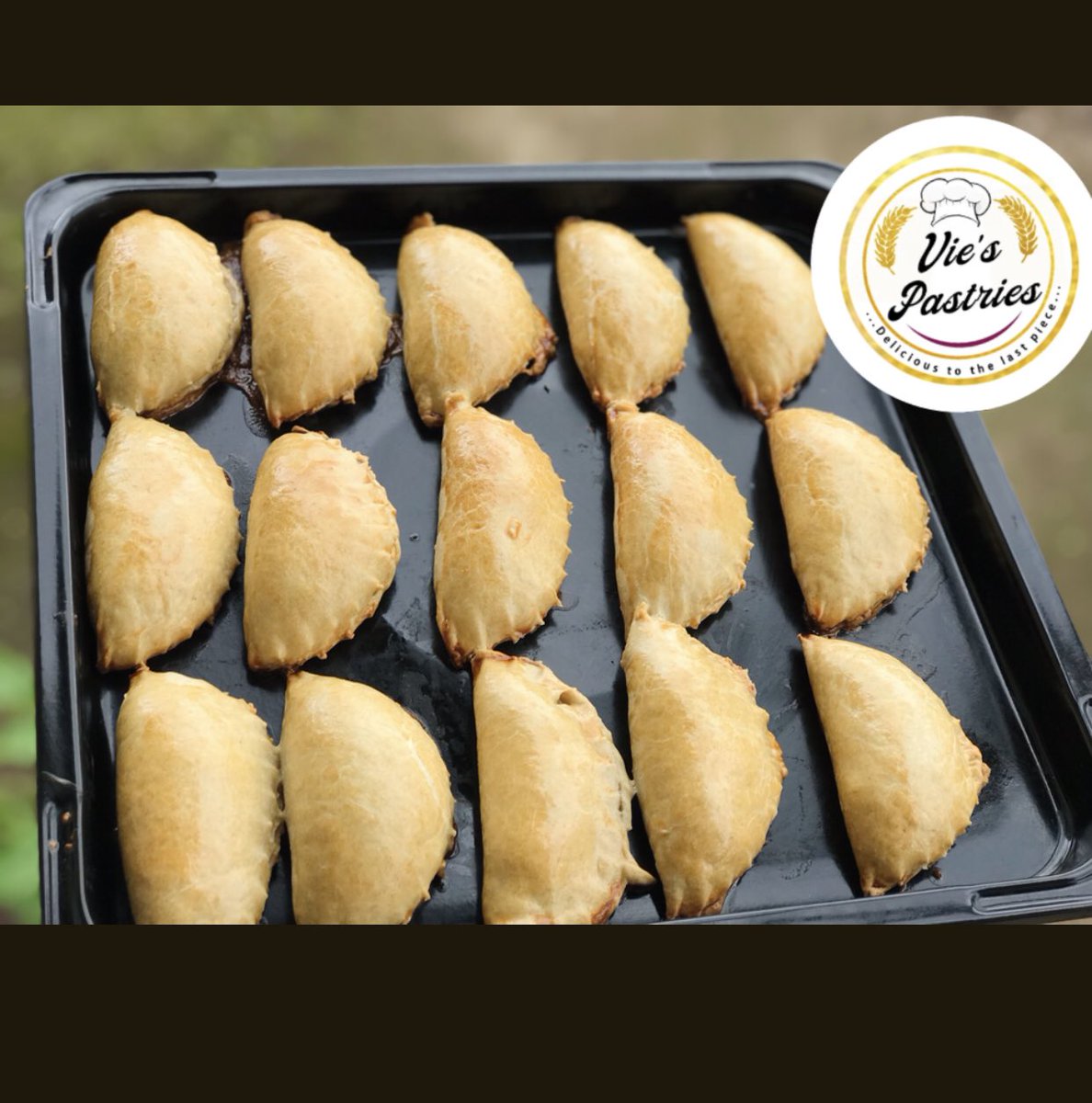 Vies_Pastries's tweet photo. We bake the world a better place💚❤️
And we always make sure what you receive is warm and fresh cause fresh pastry is the best pastry, eat healthy.
Meat pie - 200frs 
Fish pie - 150frs 
Special price for bulk buyers🥰#Viespastries delicious to the last piece. https://t.co/KZUUxjsfuH