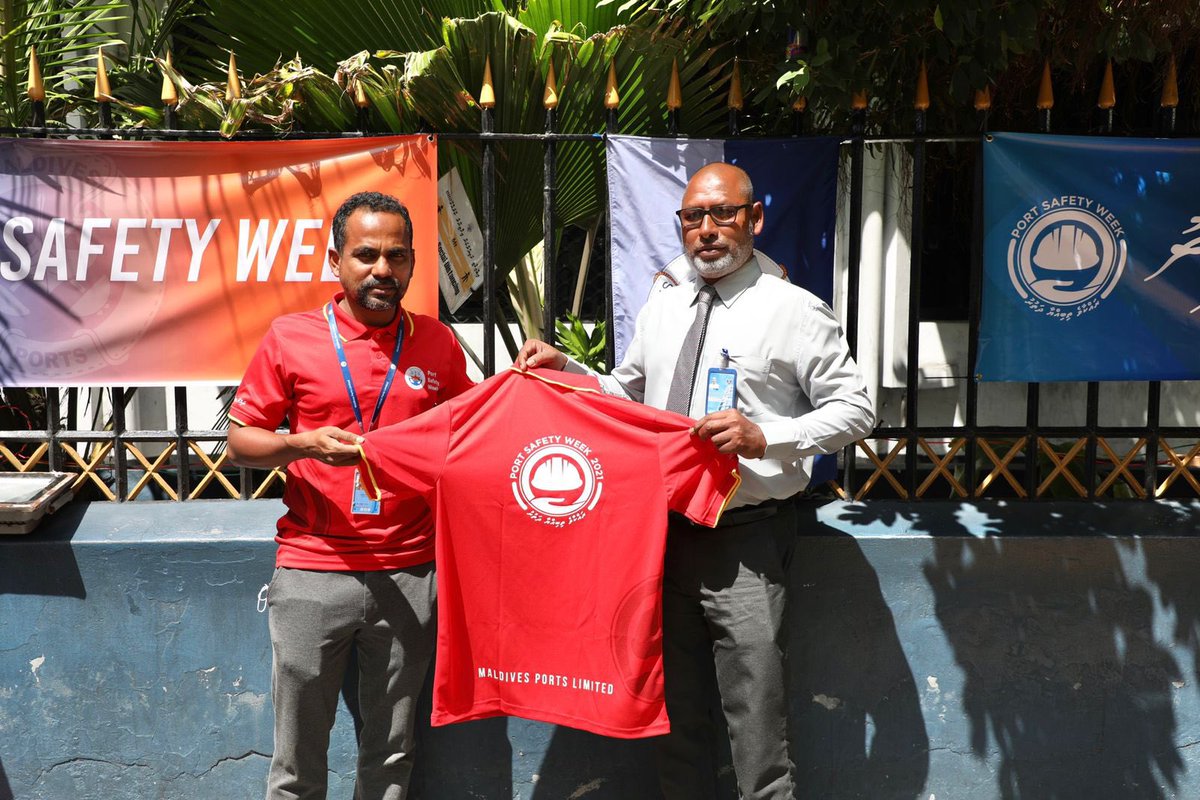 Portmv's tweet photo. CRO Zahir handed over #PortSafetyWeek & #PortSafetyWeekRun jersey to @CustomsMv CG @AbdullaSh4reef. We thank CG Shareef for continuous support and participation in the run. https://t.co/JsXDQbCYFK