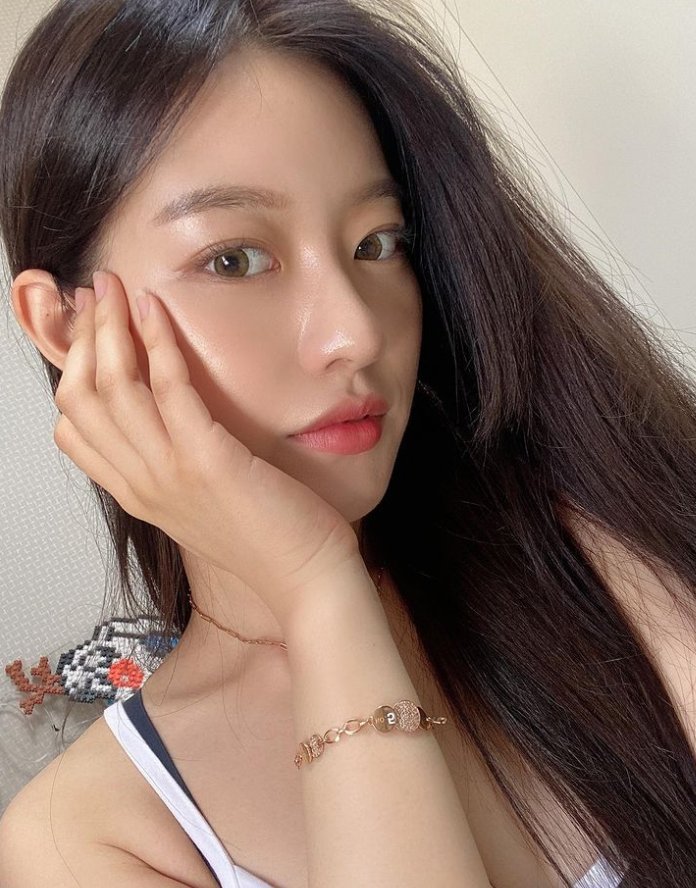 AmyCharest6's tweet image. 늦게 일어나서 퉁퉁 부은채로 나왔어요~톡:wh8688
애인#친구#친목#연애#성