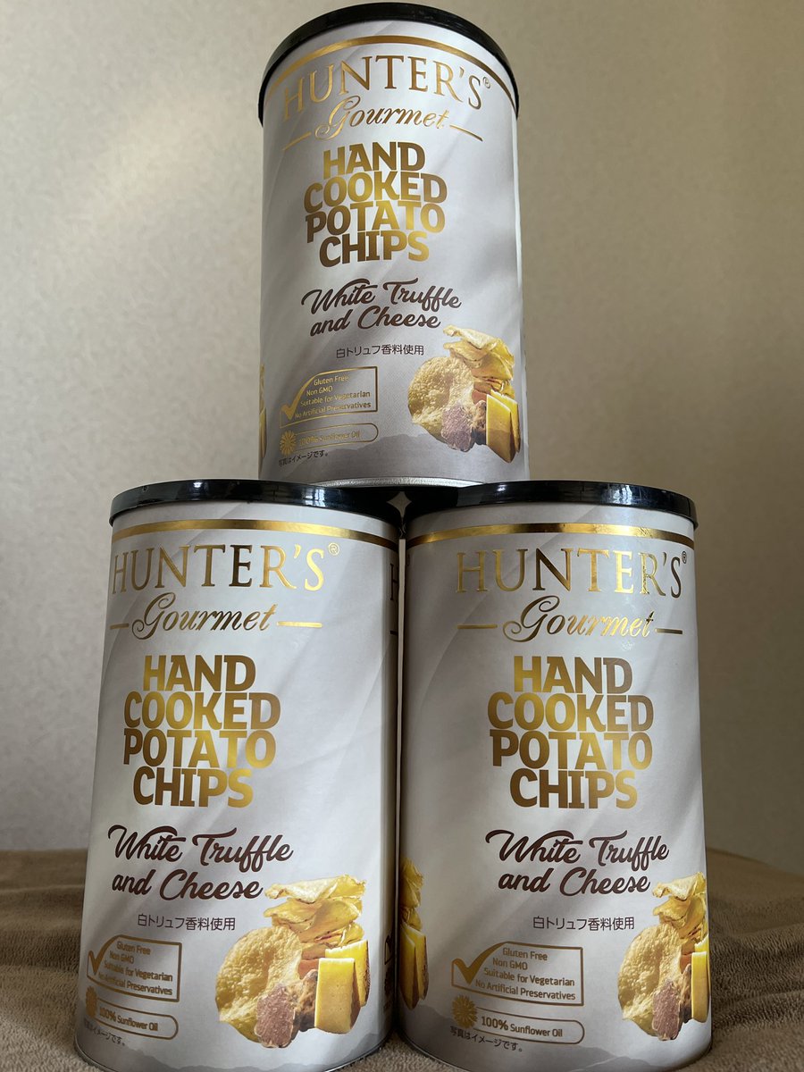 kisyasing's tweet photo. COKO がオススメで持ってきてくれて依頼ハマってる💖
#handcooked
#potetochips
#白トリュフチーズ
#やめられない
#ポテトチップス https://t.co/i80fCvqN3p