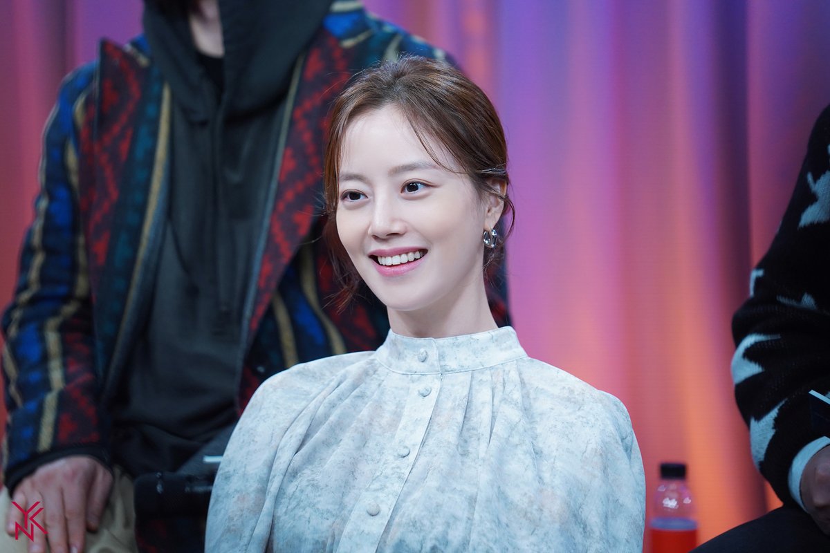 YNKentofficial's tweet photo. [투데이YNK] #문채원 #MoonChaeWon

<#층> 공개 하루만에 정주행을 완료하고•••
나는 채원 배우가 더 보고싶고•••

그렇다면 오늘 저녁!
‘층’ 스페셜 쇼케이스에서
큐트&amp;러블리 풀장착한 채원 배우를 만나면 되죠🙌

오늘의 채원이 큐트인 이유?🤫
잠시 후 7시, 네이버 NOW에서 확인해보세요! https://t.co/OxnIxjYVhs