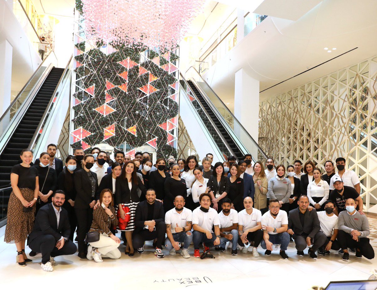 ChalhoubGroup's tweet photo. Feeling grateful for our people!
Our very special @tryanostore team gathered to celebrate the bright success of #2021. Recognizing all the efforts that were done throughout the year and pushing to have a strong end to 2021 🤩
#wearechalhoub #tryano #teamwork #chalhoubgroup https://t.co/yhG02cd4Yf
