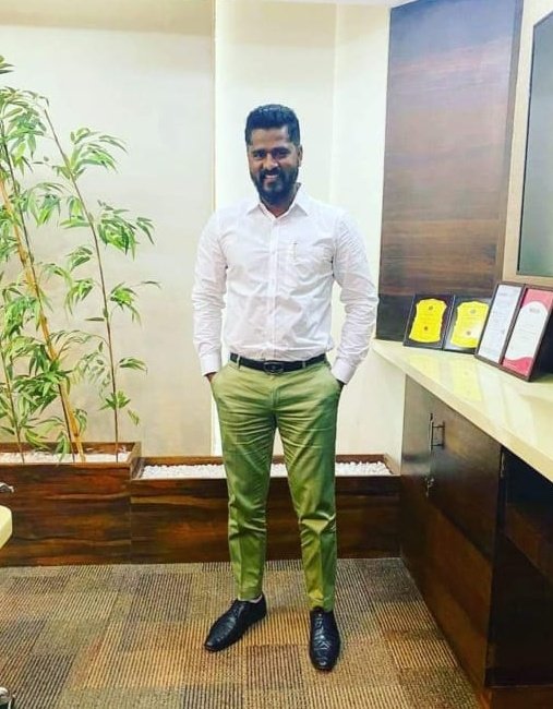 eyesofraghvendr's tweet photo. ✔️ Under 40
✔️ Wear Trauser
✔️ Support @narendramodi ji 💚🤍

#ImpressedByModi #SupportNarendraModi 
@iSinghApurva https://t.co/bq2zUtkRUg
