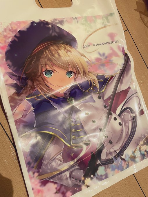 以前作ったポリバッグがちょっとだけ残ってたので、先着順で入れてお渡ししますー(在庫の箱に眠ってたのでちょっとシワがあります) 