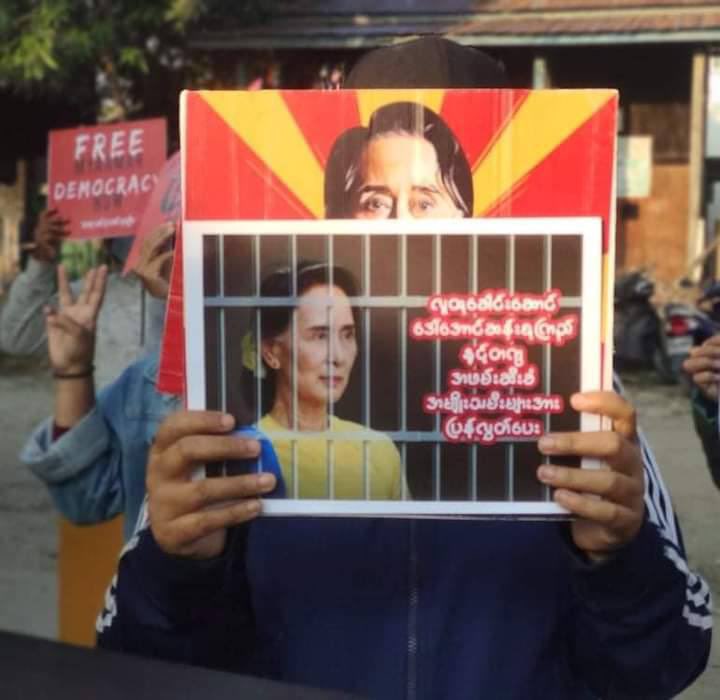 khant_thi's tweet photo. Locals of Kale staged a peaceful marching strike to over Genocidal Military by chanting revolutionary slogans. #CrimesAgainstHumanity #Dec28Coup    #WhatsHappeningInMyanmar https://t.co/fnzICZ3R9m