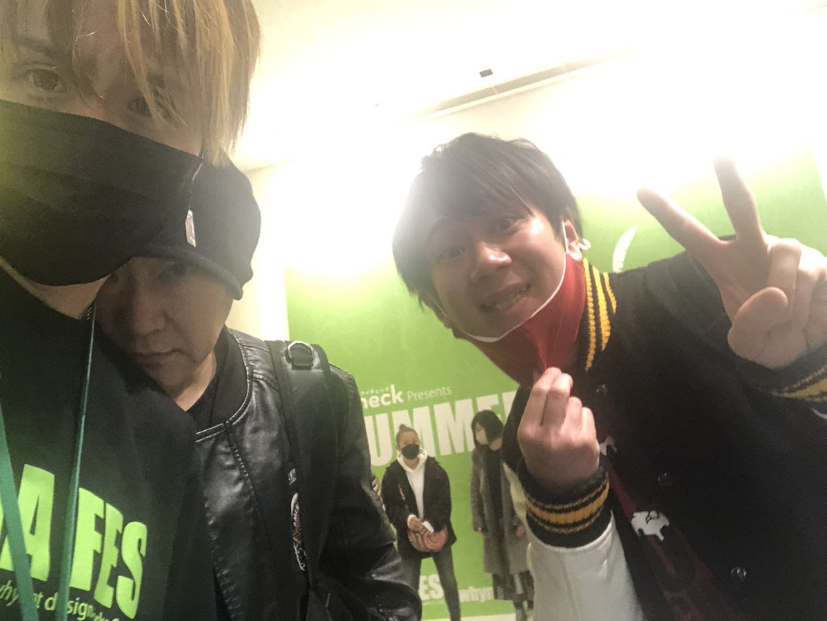0426dora5026's tweet photo. 一昨日ですが、【MADA FES 2021】にて

テツandトモさんの、なんでだろうダンサーとして参加させていただきました‼️

色んなアーティストさん達の昔聞いてた懐かしの歌を生で聴くことが出来て最高でした😁✨

最後に出演者全員と、今回素敵なお仕事をを紹介してくれたケン兄☆とパシャリ📸
#MADAFES https://t.co/WuiQML0OAK