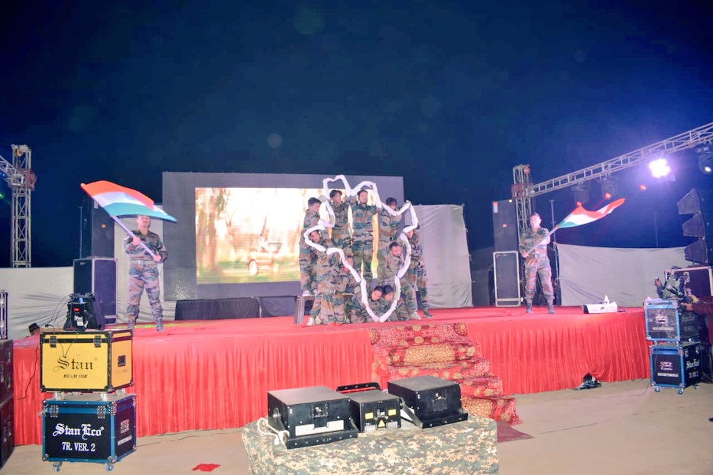 PRODefRjsthn's tweet photo. #NagiDay celebrated with Pride & Patriotism #SudarshanChakra Division
Multiple Activities conducted #FirstDayCover #BandDisplay Martial Dances
#SonetLumiere Interactions Felicitation #WarHeroes & families
Battle relived to reignite the spirit n fervour @SpokespersonMoD @adgpi https://t.co/IVtEJERllu
