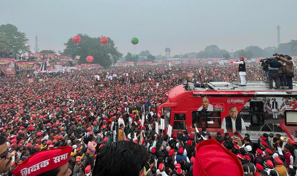 yadavakhilesh's tweet photo. उन्नाव से इंक़लाब होगा 
बाइस में बदलाव होगा

#बाइस_में_बाइसिकल https://t.co/Co9CPYYHVF