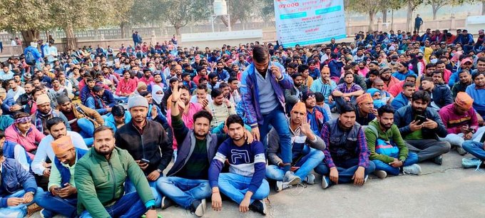 VIVEK_PANDEY__'s tweet photo. #97000_शिक्षकभर्ती_जारी_करो https://t.co/JNrL7Sxt5v