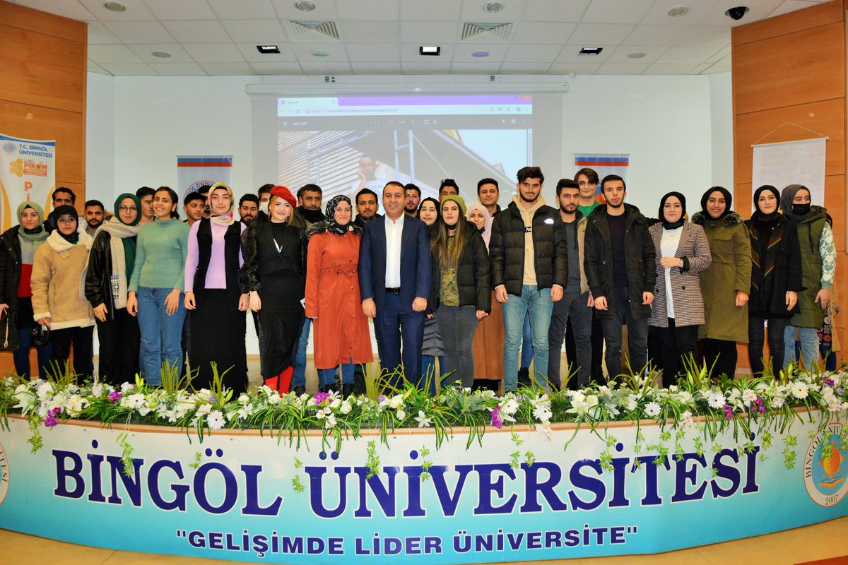 Üniversitemiz Bilgi İnovasyon ve Teknoloji Transfer Ofisi ile Bingöl İŞGEM iş birliğinde düzenlenen 'Girişimcilik Söyleşisi' programı iş insanı Fesih Zeki Mert'in katılımıyla gerçekleştirildi.
Programa Rektör Yardımcımız Prof. Dr. Hasan Çiftci katıldı.