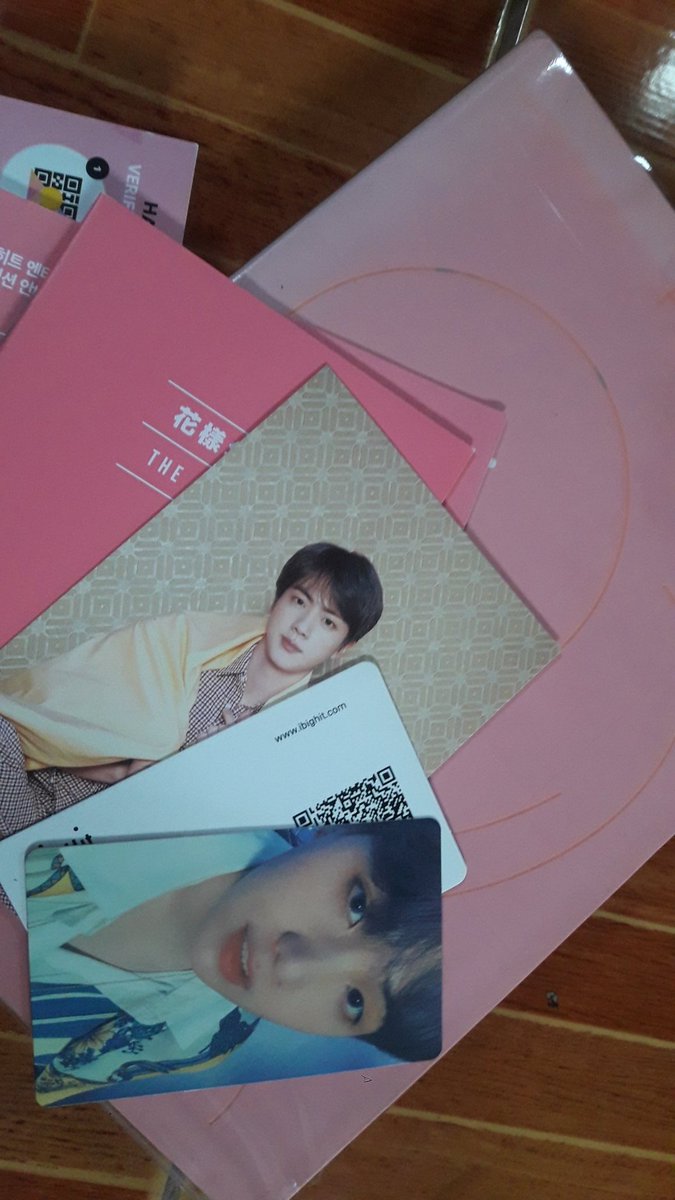 gucciv_'s tweet photo. ic wts lfb ph
mots persona version 4 full inclus but the photobook has slight discoloration

haven't confirmed a price but it won't go above 850 dm for offers !

rfs:need more funds https://t.co/5IR5iI2KNa