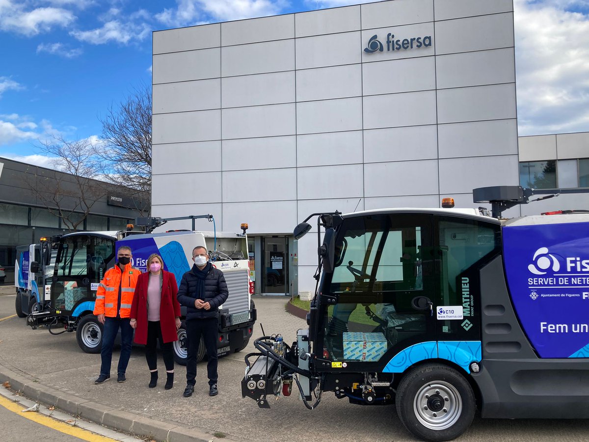 kagumdeuna's tweet photo. La nova maquinària de neteja que ha presentat @fisersa i @ajfigueres està dotada amb sistema gps que permetrà al ciutadà per mitjà del web de #Fisersa saber en temps real en quin punt de la ciutat està actuant. https://t.co/85fkKqaBU6