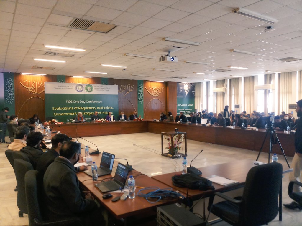 PIDEpk's tweet photo. Pemra has limited its role to regulating the broadcast media content. What about regulating the media market to facilitate content creators?
#pide_evaluation
@reportpemra @geonews_urdu @etribune @Wabbasi007 @DunyaNews @humnews_urdu @BOLNewsOfficial https://t.co/SkGORV8d6Q