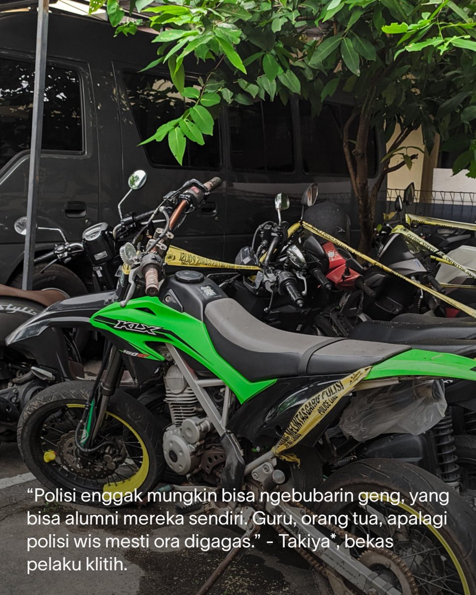 VICE_ID's tweet photo. Pembacokan acak rutin meneror pengendara motor di Yogyakarta. VICE ngobrol dengan bekas pelakunya, mengurai peta geng lokal dan alasan tradisi ini bermutasi hingga sulit dihentikan aparat. https://t.co/WPlmz3tHlF https://t.co/wxQo0qIlU0