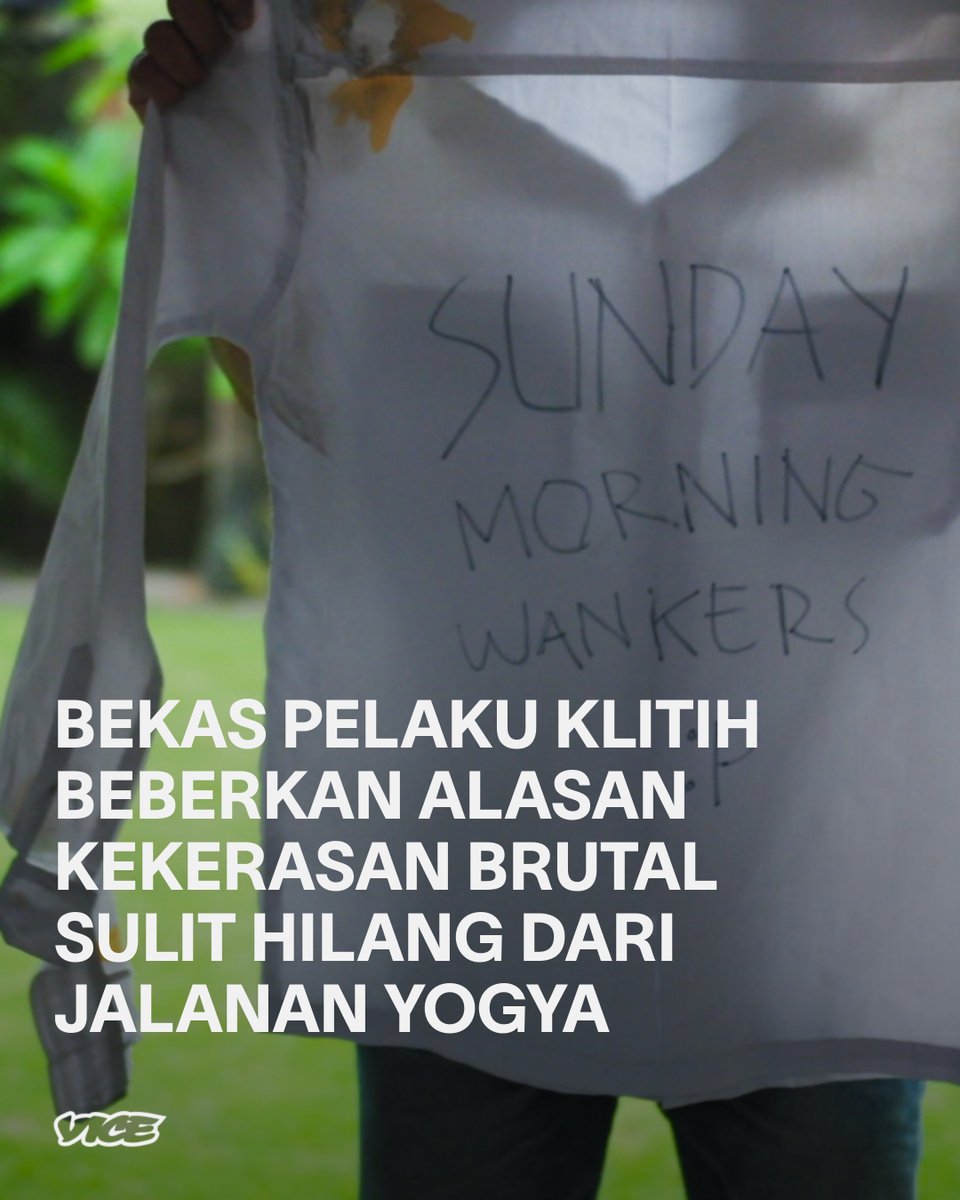 VICE_ID's tweet photo. Pembacokan acak rutin meneror pengendara motor di Yogyakarta. VICE ngobrol dengan bekas pelakunya, mengurai peta geng lokal dan alasan tradisi ini bermutasi hingga sulit dihentikan aparat. https://t.co/WPlmz3tHlF https://t.co/wxQo0qIlU0
