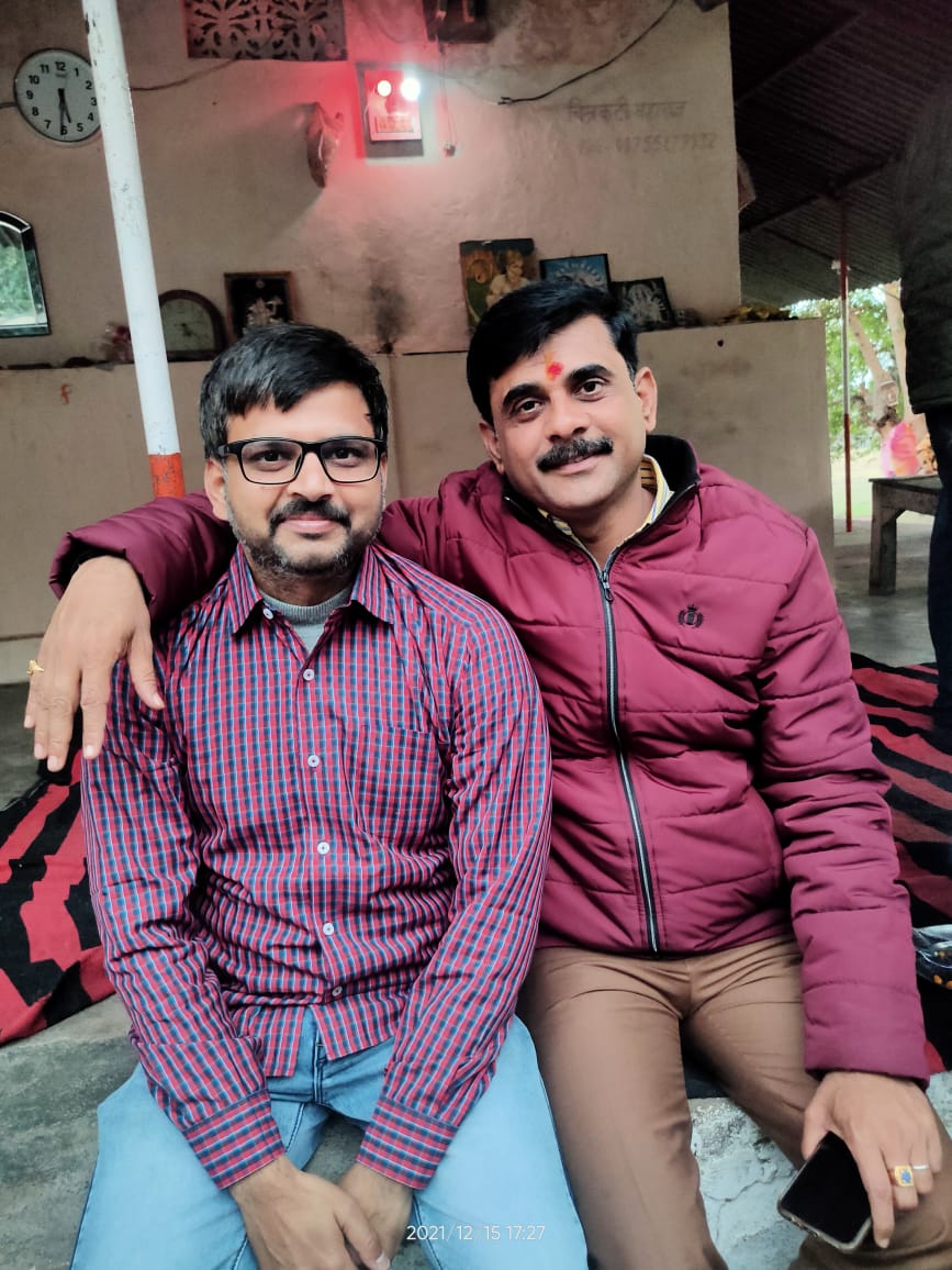 navin4bjp's tweet photo. टीकमगढ़ के लाड़ले विधायक भाईसाब श्री @RakeshGiriBJP जी को जन्मदिवस की अनंत शुभकामनाये, आप दीर्घायु हों एवं सदैव स्वस्थ्य रहें ऐसी कुंडेश्वर महादेव से प्रार्थना है। 🎂💐 
@LaxmiGiriBJP 
#जननायक https://t.co/JPBix7gZHK
