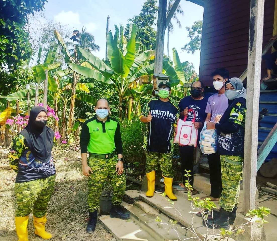 Semoga dipermudahkan urusan anggota2 RELA Temerloh yang terjejas akibat banjir. #setiaberbakti <a href="/relamalaysia/">relamalaysia</a> <a href="/relapahang/">RELA Negeri Pahang</a> <a href="/KDNPUTRAJAYA/">KDN🇲🇾</a> <a href="/dhzhamzah/">Hamzah</a> <a href="/IsmailSaid087/">DS Dr. Ismail Mohamed Said</a> <a href="/wandahlan/">Wan Ahmad Dahlan</a> <a href="/yahyakgc/">Yahya Sulaiman</a>