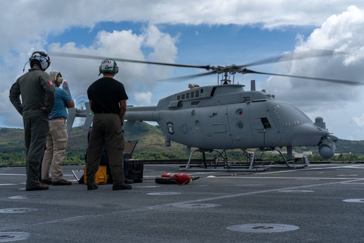 Dec. 22, 2021: MQ-8C Fire Scout on the flight deck of USS Jackson (LCS-6). (USN photo, MCS 3rd Class Andrew Langholf) #usn #navy #usnavy #uav #unmanned #lcs6 https://t.co/wptT25UKHa