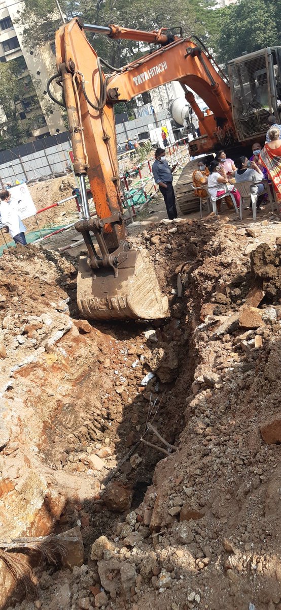 NandanvanCHS's tweet photo. @mybmcHydEngg @mybmcWardPN @CMOMaharashtra @CPMumbaiPolice @AUThackeray @AslamShaikh_MLA the builder is digging more than the permission he has and has broken our drinking water supply.. wHt will it take to make you all notice our pain https://t.co/wJ2GPtbVlT