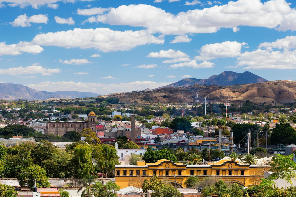 【 の風景】 メキシコ中部にある小さな町。名前の通りテキーラのメッカであり、たくさんのテキーラが作られている。世界遺産にも登録されている。