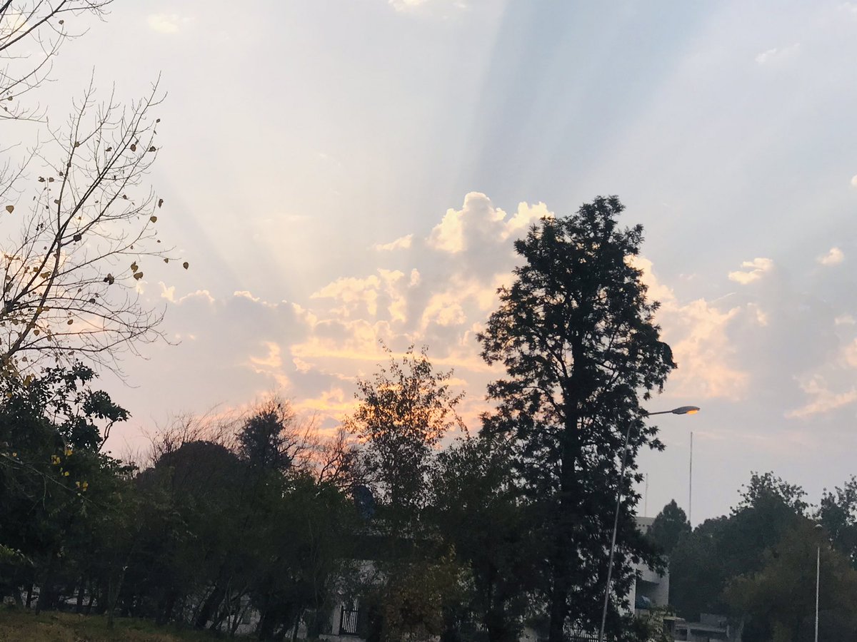 Gulnaz_44's tweet photo. ~The sky is the ultimate art gallery just above us. ❤️ https://t.co/cT8H9CiLKD