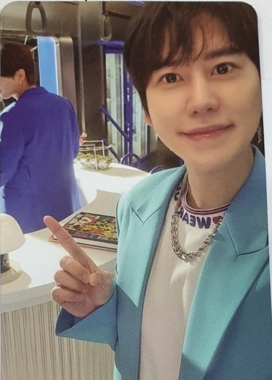 get_your_Light's tweet photo. 포카 몰래 같이 찍어도 되는 거임? 애인도?

#특규 https://t.co/lTgmw5iuS9