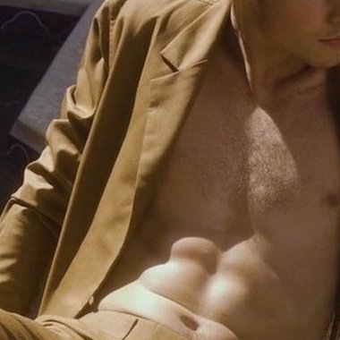 RAULFEATURES's tweet photo. shawn mendes abs look so crunchy🤌 https://t.co/7SLvq5wgAO