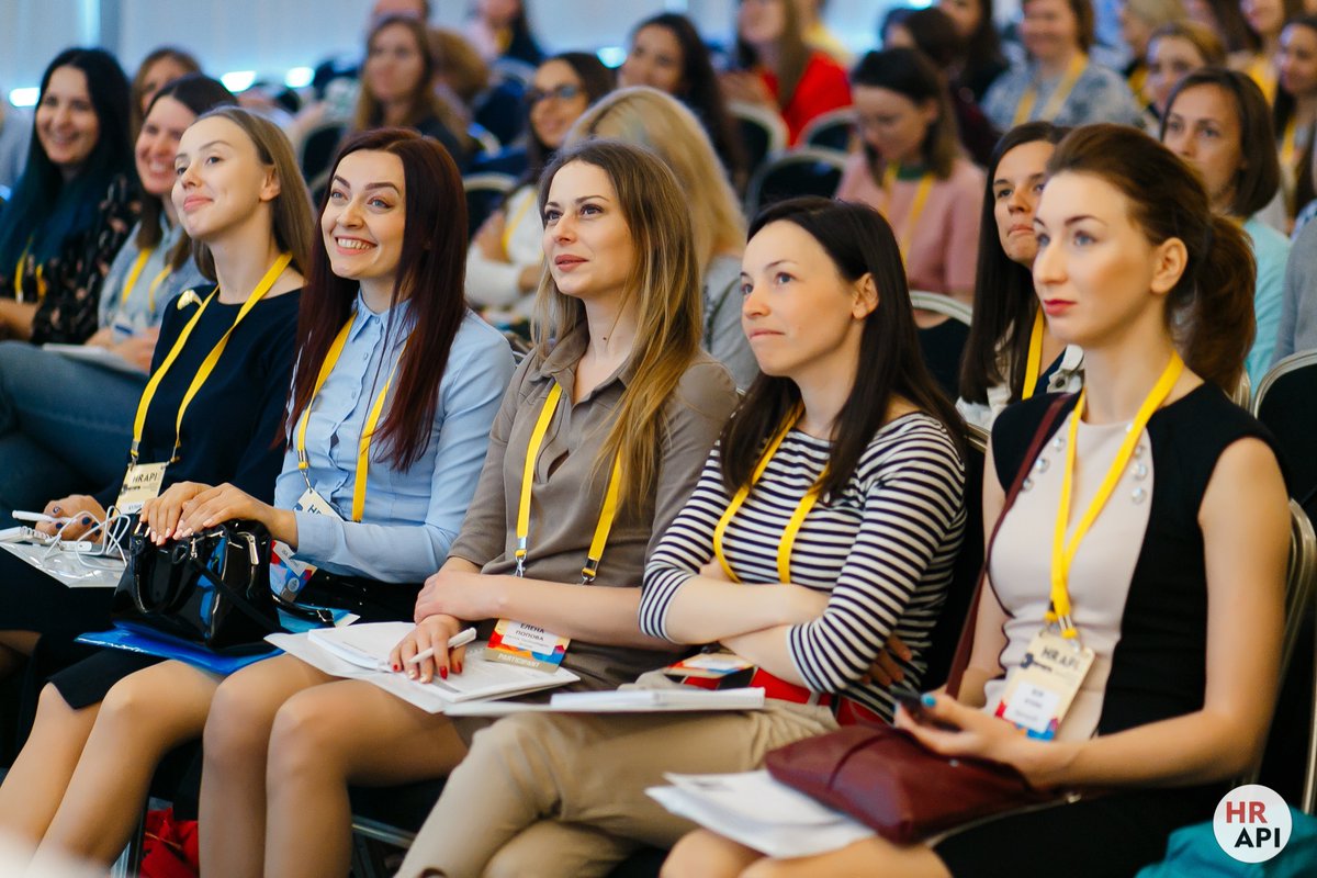 hrapiconf's tweet photo. Напоминаем, что до конца года есть отличная возможность купить билет  Early Bird по самой выгодной стоимости.

Билеты в декабре:
 - Online individual > 10 000 руб
 - Online corporate > 50 000 руб.
 - Online individual  + записи HR API 2021 > 15 000 руб.

https://t.co/OugwE7aZqU https://t.co/XdxJwDr6GO