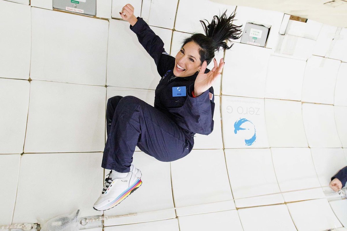 alejandraoraa's tweet photo. ¡Mañana en @cafecnn!

Aquí puedes ser un astronauta por un día. No es una simulación, es la cosa real.

Una experiencia fuera de este mundo, exclusiva de @CNNEE 

Encantada de poder presentárselas mañana junto a @gozerog y @pablocroce https://t.co/0pBTulj1p6